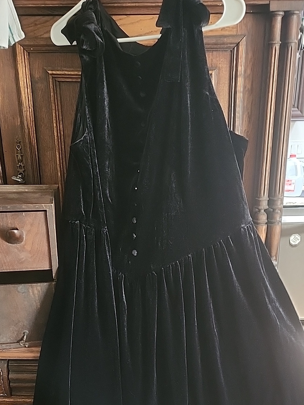 Cider Black Sleeveless Velvet Dress